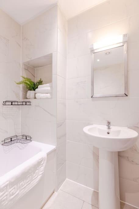 Vertigo Boutique Sleeps 4 London Кінгстон-на-Темзі Екстер'єр фото