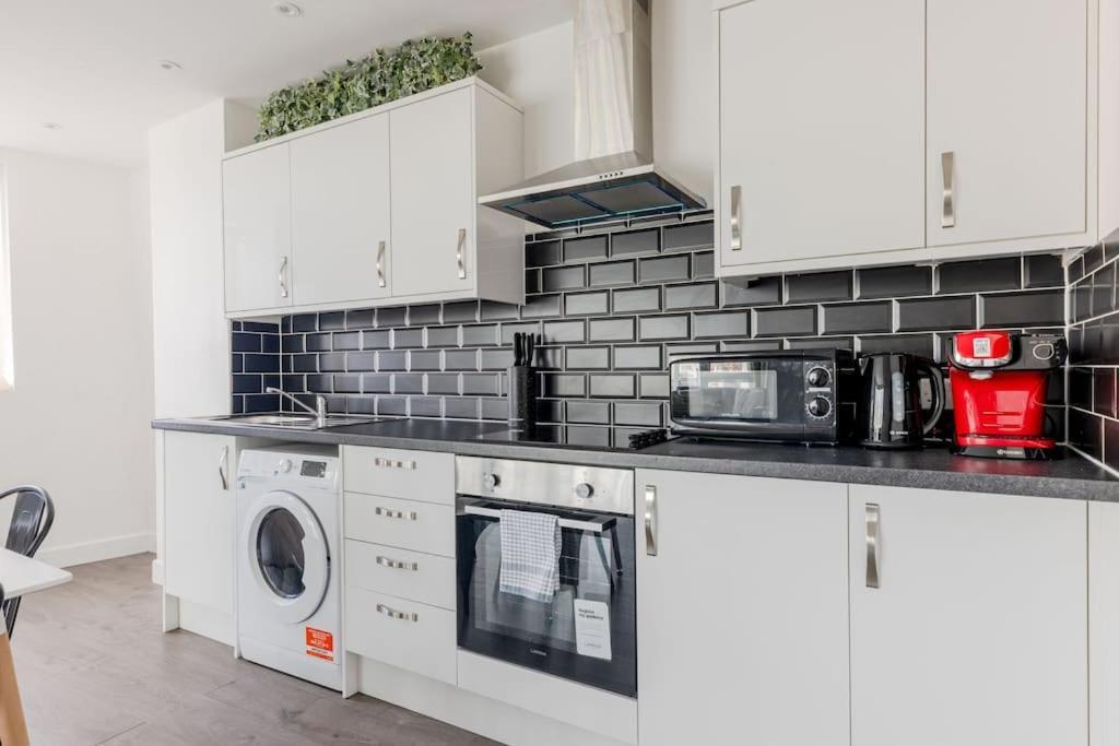 Vertigo Boutique Sleeps 4 London Кінгстон-на-Темзі Екстер'єр фото